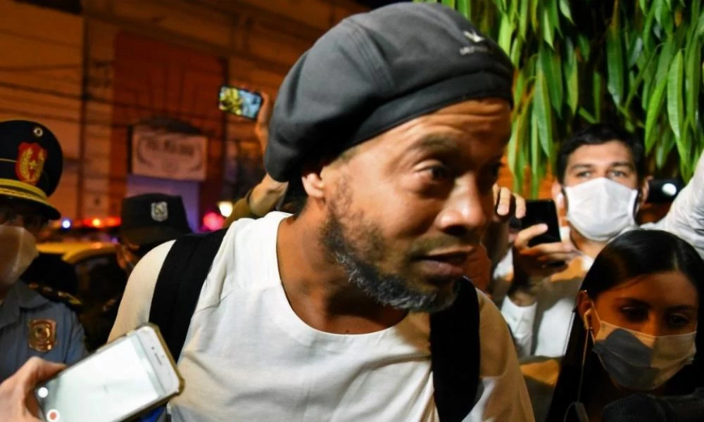 Ελεύθερος ο Ροναλντίνιο μετά από τέσσερις μήνες κράτησης